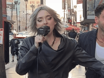 sophie powers canadienne chanteuse badass style crash adams danse dance gif