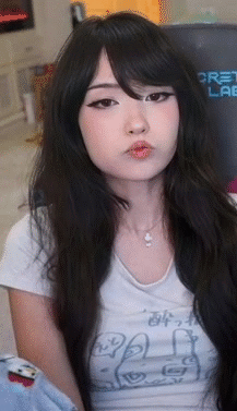 emiru nea joven yt tok influ cosp twi eld gam piper boca suck blow