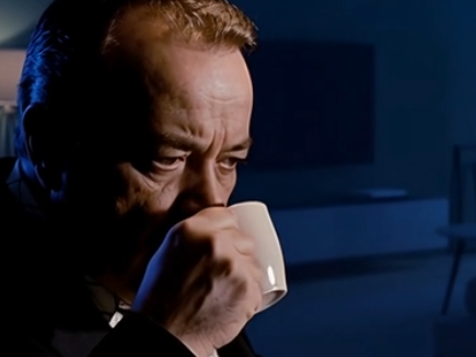 rentrer seul appart appartement maison vide sombre nuit travail metro depression coter risitas cafe matin