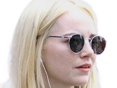 annie landsberg maniac serie emma emily jean stone actrice productrice americaine blonde femme lunettes cigarette
