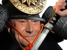 nnn-pyrolive-samurai-jesus-moqueur-rigole-epee-hap-sourit-content-armure-katana-zoom