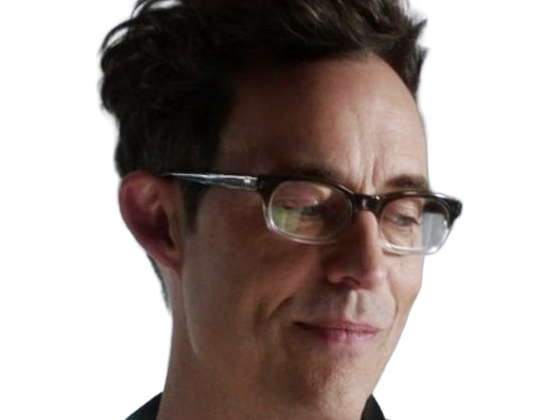 harrison wells scientifique eobard thawne reverse-flash tom cavanagh the-flash serie arrowverse homme cinquantaine cheveux-bruns yeux-bleus