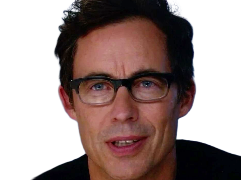 harrison wells scientifique eobard thawne reverse-flash tom cavanagh the-flash serie arrowverse homme cinquantaine cheveux-bruns yeux-bleus