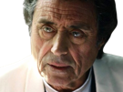 ian-mcshane-acteur-britannique-anglais-homme-brun-yeux-bleus-vieux-charisme-soixantaine-soixantenaire-2020-2020s
