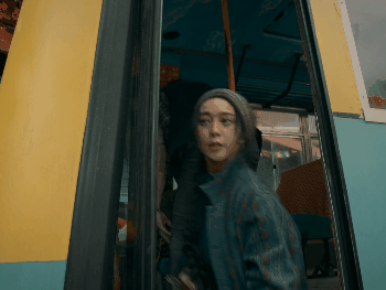 fan bingbing actrice chinoise mitraillette bus ak47 tir rafale gif