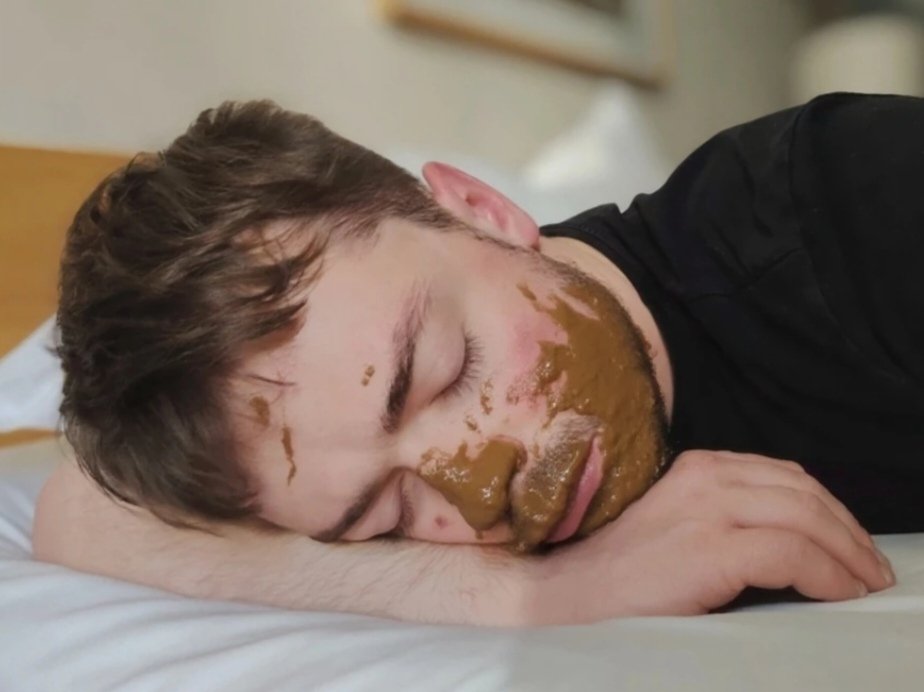 blanc moche manger caca merde bouche cuck simp soumis fragile