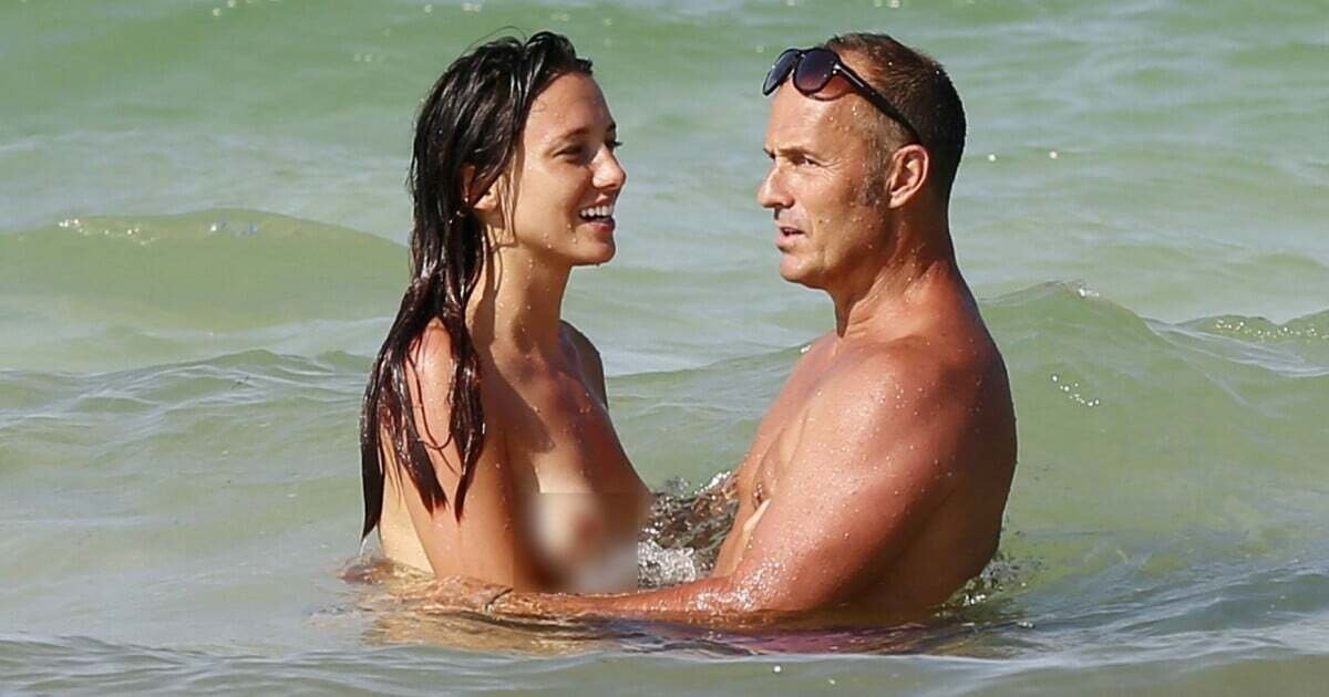 femme cute delphine wespier miss france model yatch girl pute plage topless seins nue brune