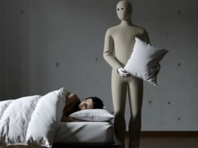 neo 1x robot humanoide domestique autonome reveil oreiller coussin polochon etouffe bonne nuit