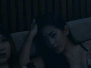 indonesienne surprise ennui canape gif