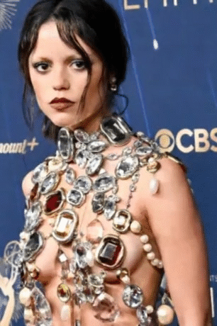 jen ort latin tiny wed addams actress nflx astrid deetz beet joven nea prime celeb