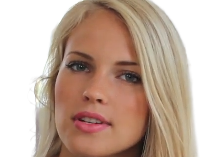 emilie voe nereng bloggeuse chanteuse instagrameuse influenceuse femme norvegienne scandinave cheveux-blonds yeux-bleus vingtaine vingtenaire annees-2010s