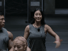 song-areum-coreenne-mannequin-fitness-musculation-saut-contente-gif