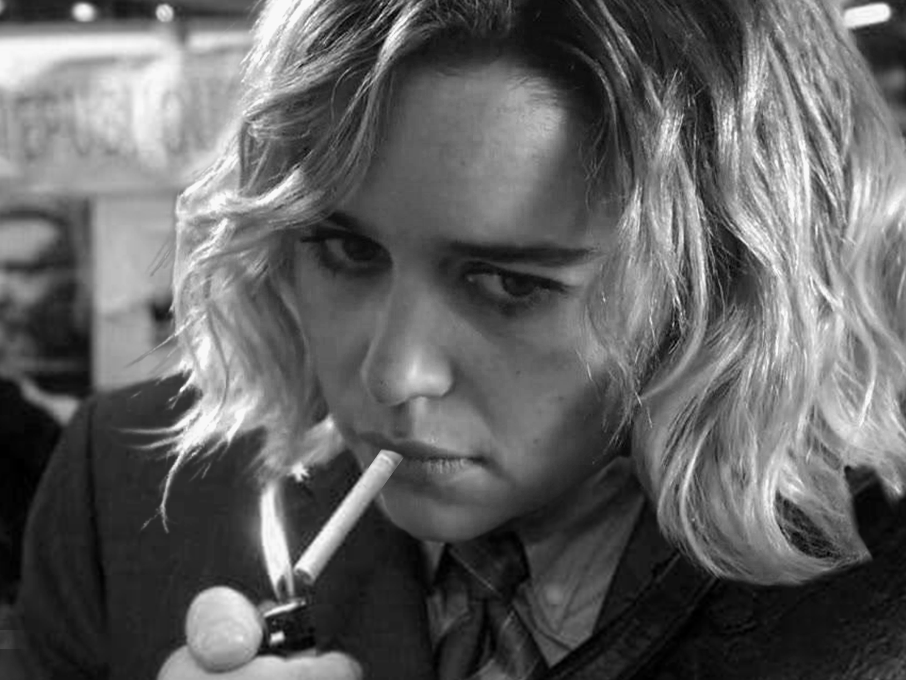 emilia clarke dany noir et blanc fume cigare chirac jacques actrice blonde isobel petite britannique