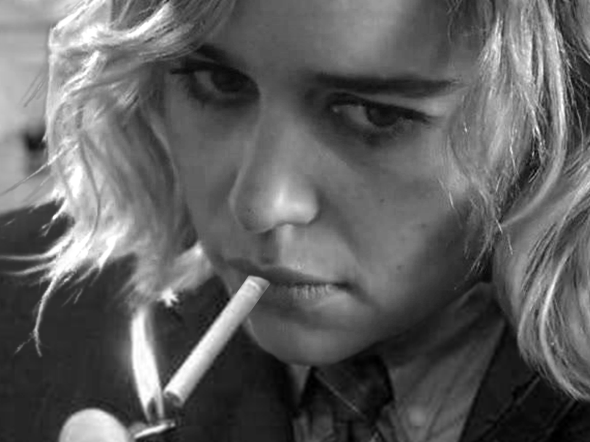 emilia clarke dany noir et blanc fume cigare chirac jacques actrice blonde isobel petite britannique