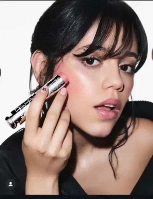 jen ort latin tiny wed addams actress nflx astrid deetz beet joven nea prime spit