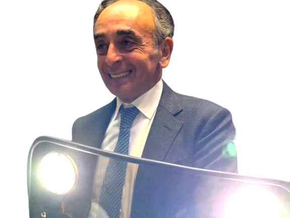 eric zemmour bouclier anti emeute police crs sourire narquois