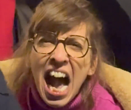 colere manif lunettes femme laide rage