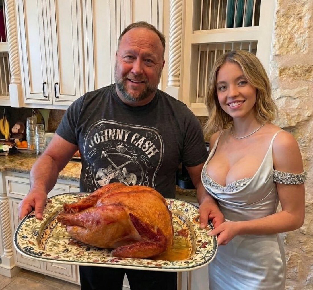 alex jones sydney sweeney thanksgiving dinde bzez meule loche femme meuf fille