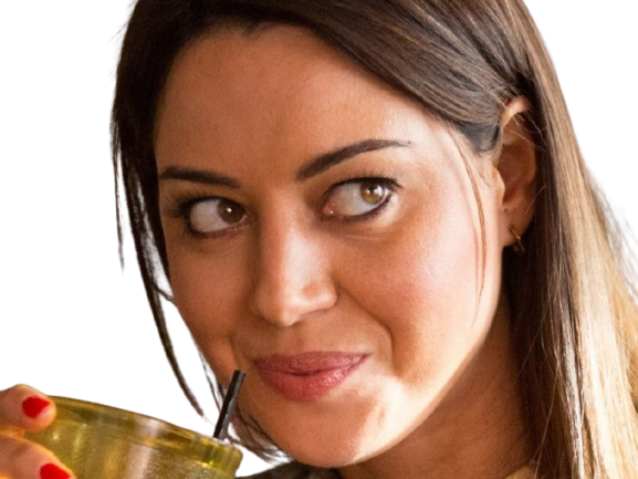 aubrey plaza actrice americaine femme brune trentaine trentenaire peau mat