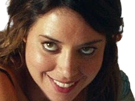 aubrey-plaza-actrice-americaine-femme-brune-trentaine-trentenaire-peau-mat