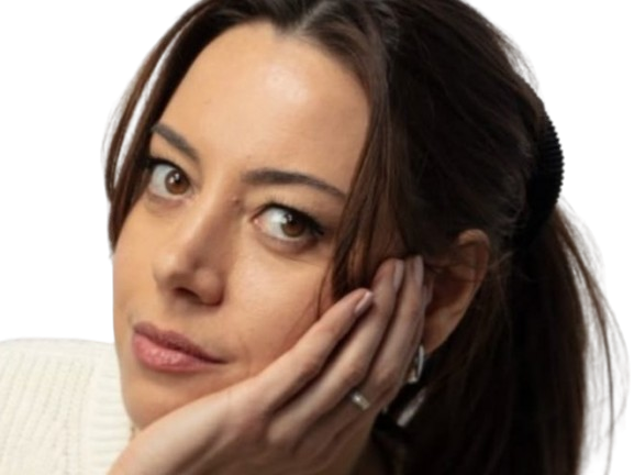 aubrey plaza actrice americaine femme brune trentaine trentenaire peau mat