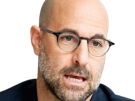 stanley-tucci-acteur-americain-chauve-lunettes-barbe-vieux-bg