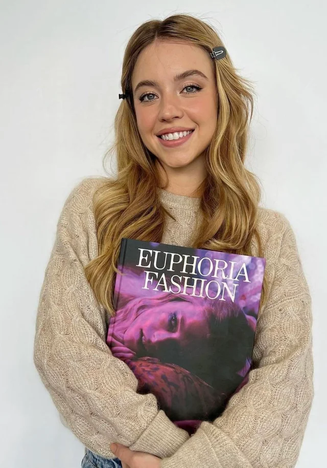 sydney sweeney syd busty breast tit trad beauty wife delice sublime eden once upon clem