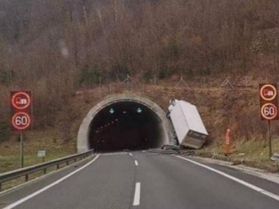 entree sortie tunnel camion rate crash de route