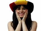 femme-belge-belgique-supportrice-foot-sourire-bras-content