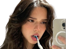 brosse-a-dents-dent-fille-femme-meuf-photo-telephone-appareil-selfie-insta-instagram-jolie-knifos
