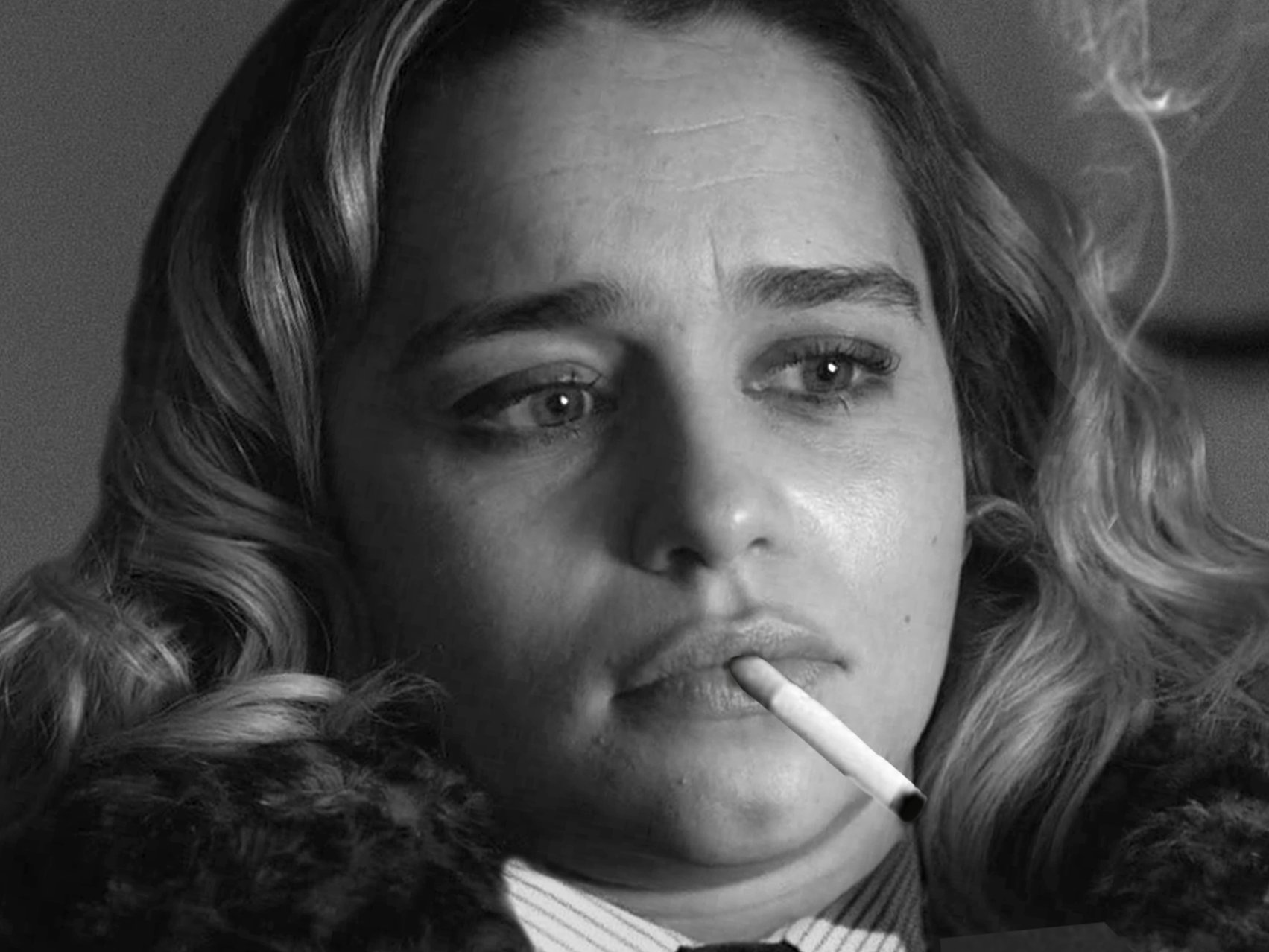 emilia clarke dany noir et blanc fume cigare chirac jacques actrice blonde isobel petite britannique
