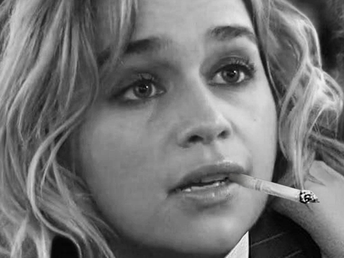 emilia clarke dany noir et blanc fume cigare chirac jacques actrice blonde isobel petite britannique