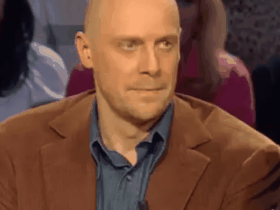 alain soral regard zoom gif observation