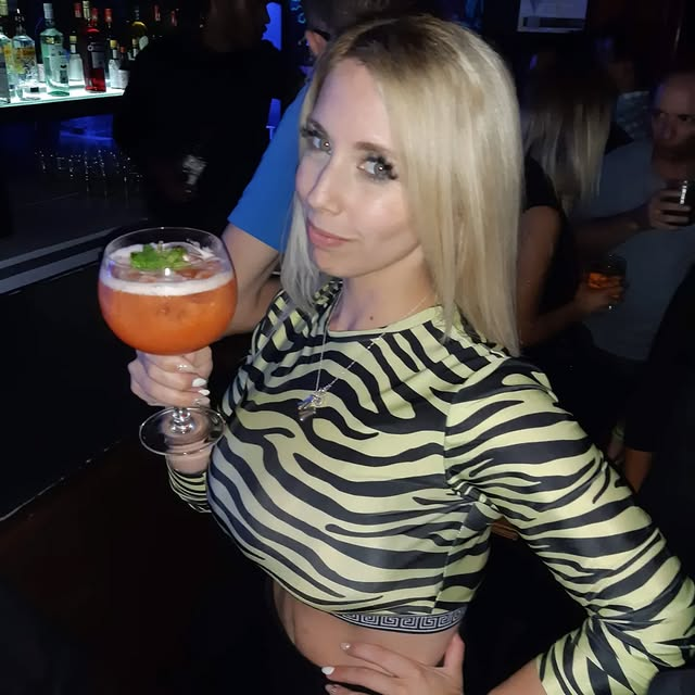 maria celeste ponce deputee argentine milei milf 10 politique blonde belle seins bzez 00000