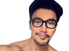 chuando-tan-singapour-asiatique-chad-lunettes-sourire-troll-beau-pouce