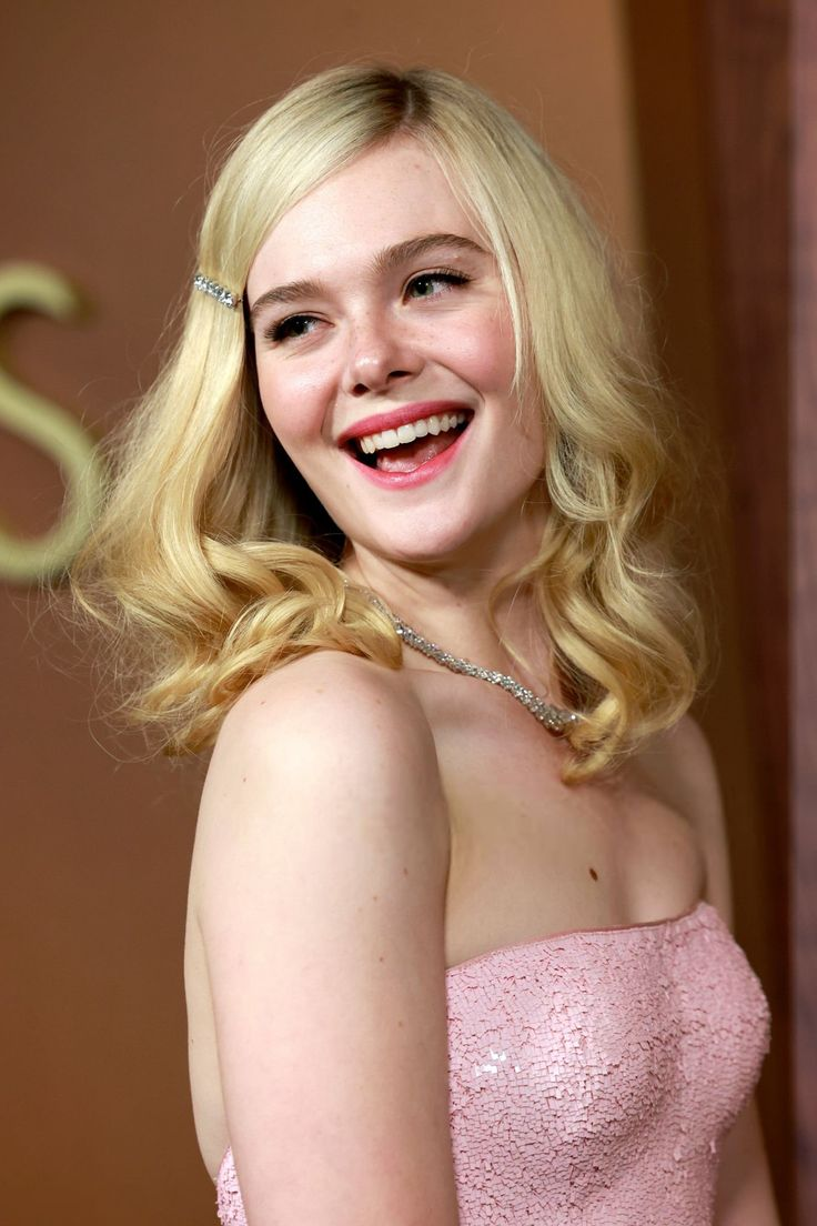 elle fann aurora walt hulu cath plain ginger actress nines babel slut celeb cine fame