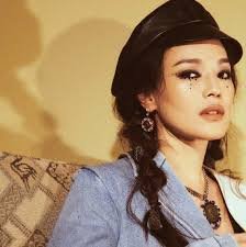 shu qi hat 1