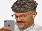 quoicoubeh-jeune-curly-degrade-poulet-broncolie-cordon-snap-insta-iphone-airpods-golem-lunettes