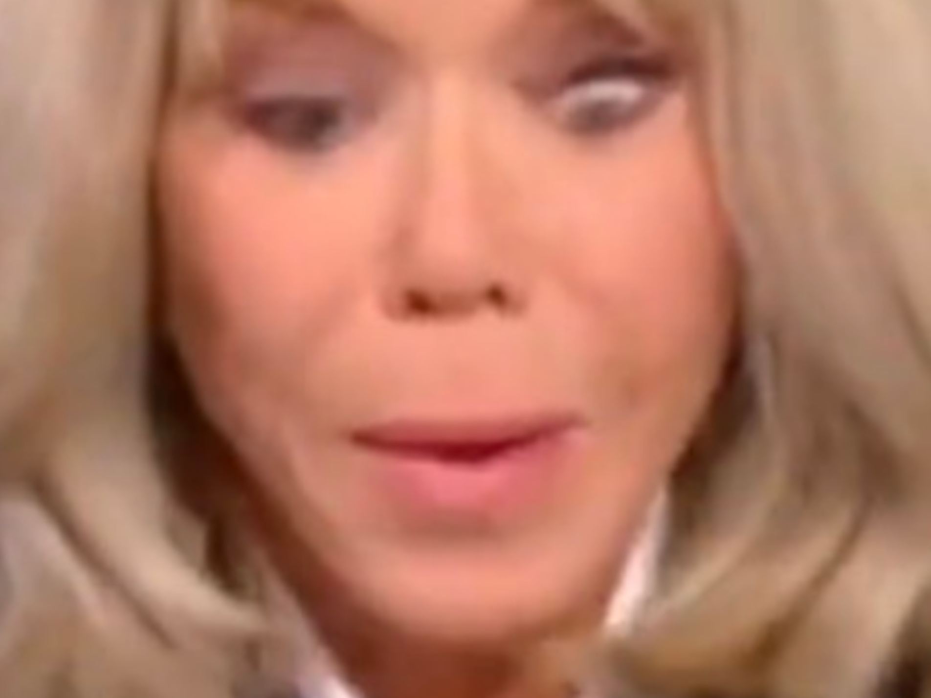 brigitte macron journal le 20h 20 h oeil chelou bug femme president mega zoom