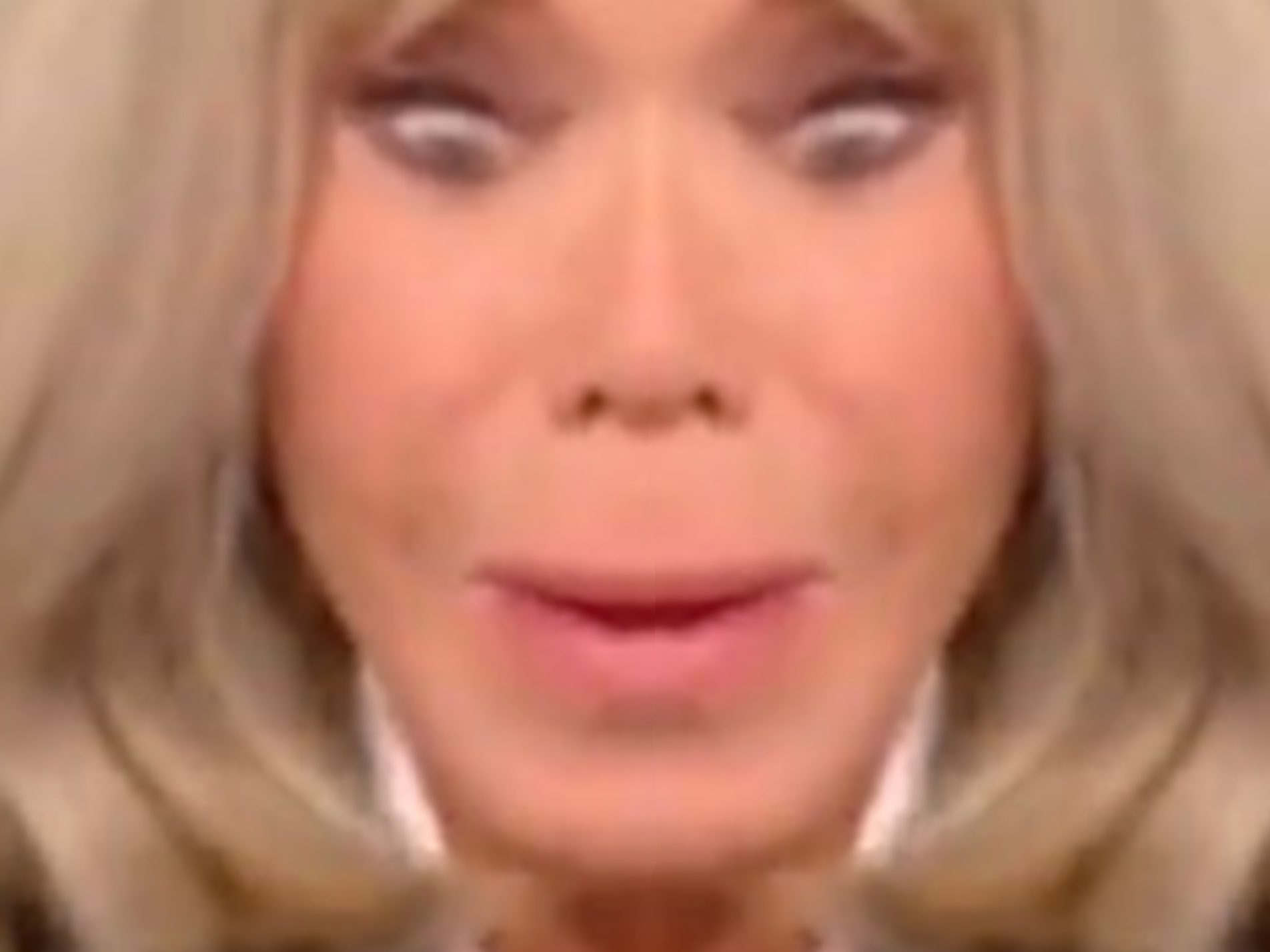 brigitte macron journal le 20h tf1 oeil chelou bug femme president zoom miroir