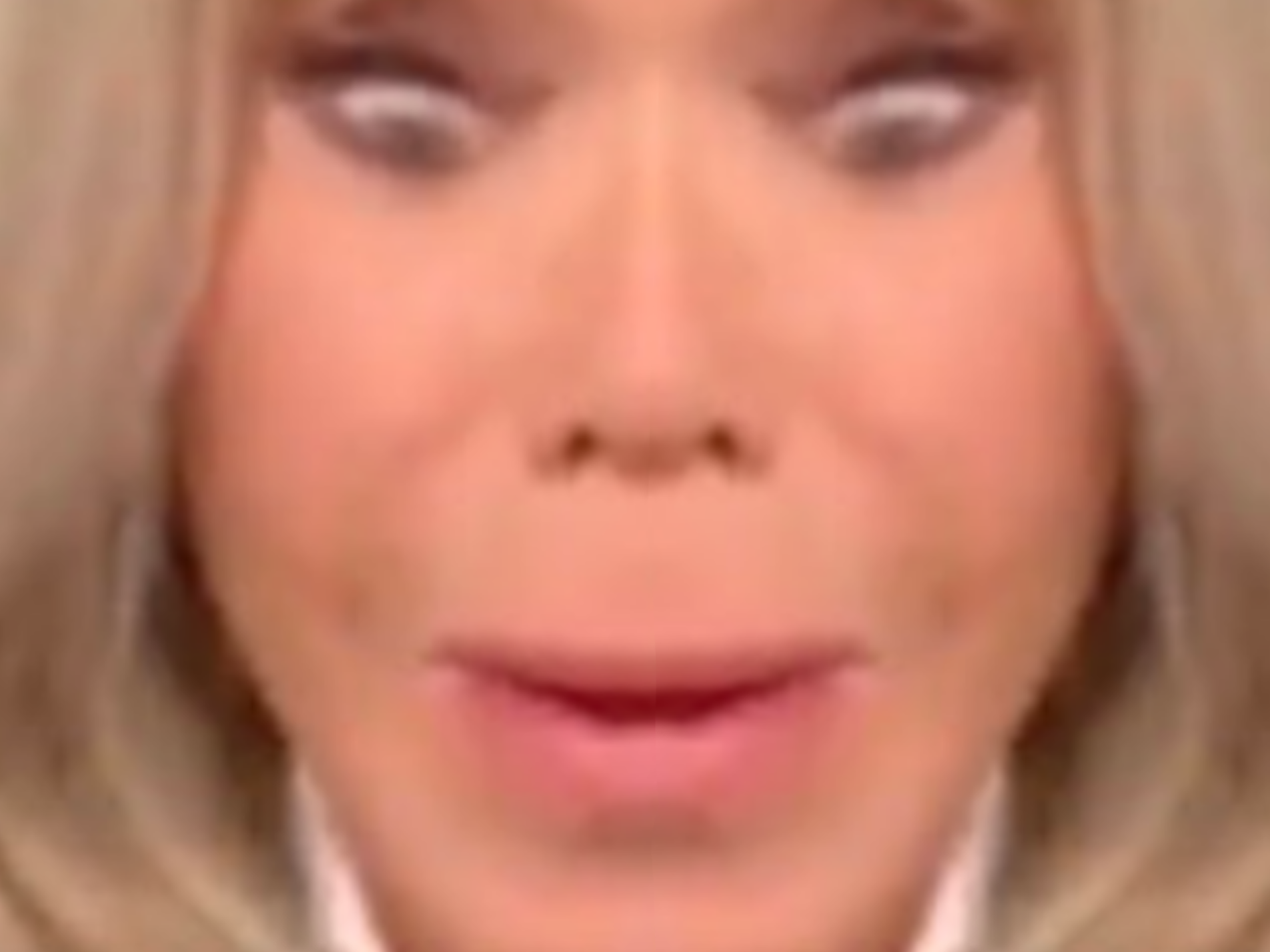 brigitte macron journal le 20h tf1 oeil chelou bug femme president zoom miroir super mega