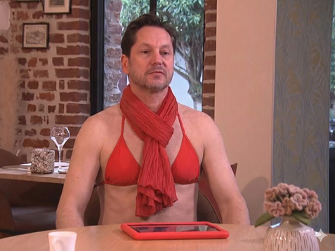 m6 m6u cauchemard en cuisine bikini expert echarpe rouge