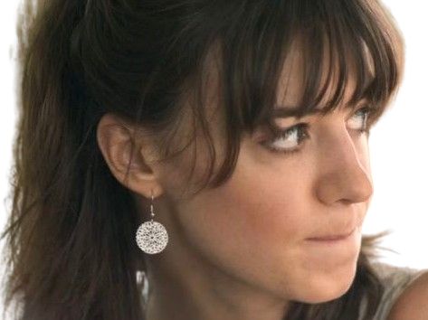 marianne sheridan normal people daisy edgar jones actrice britannique anglaise femme brune vingtaine cheveux libres