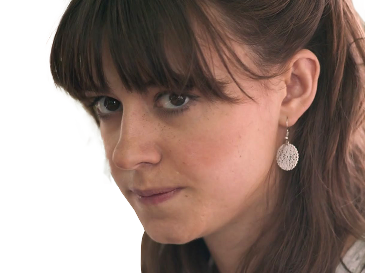 marianne sheridan normal people daisy edgar jones actrice britannique anglaise femme brune vingtaine cheveux libres