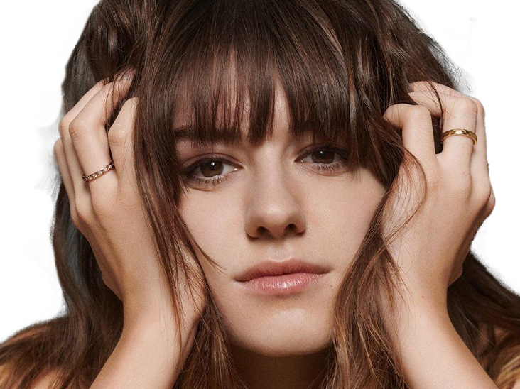 marianne sheridan normal people daisy edgar jones actrice britannique anglaise femme brune vingtaine cheveux libres