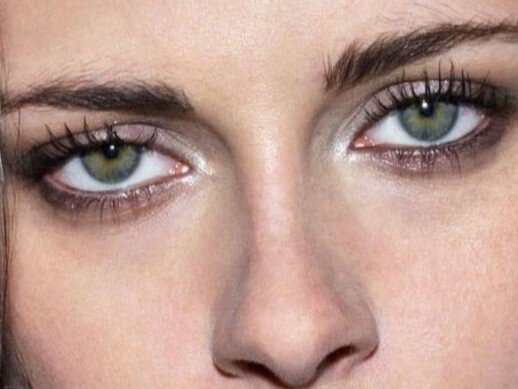kristen stewart actrice americaine brune jeune twilight yeux verts femme annees 2010 2010s