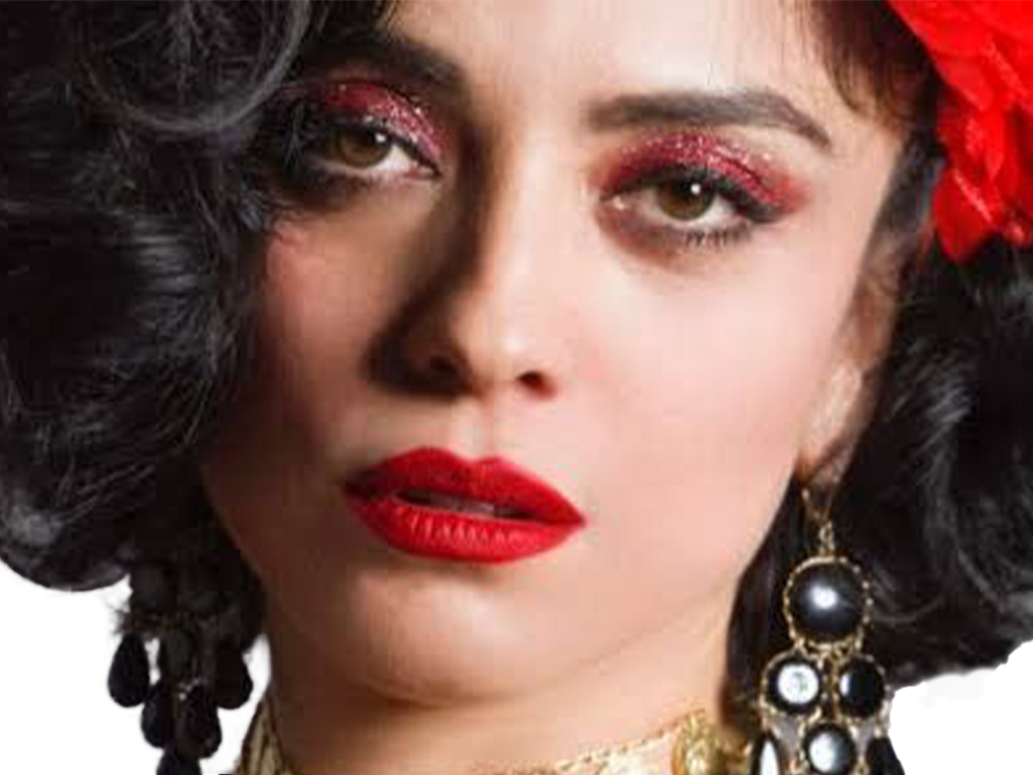 mon laferte norma chanteuse auteure compositrice latine mexicaine chilienne trentaine trentenaire brune femme