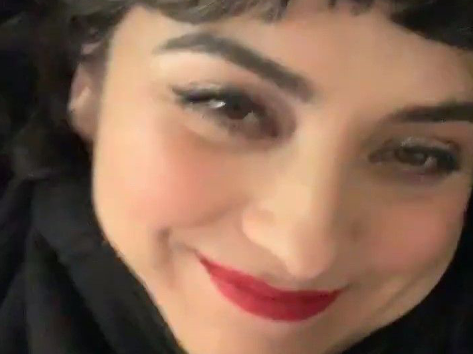 mon laferte norma chanteuse auteure compositrice latine mexicaine chilienne trentaine trentenaire brune femme