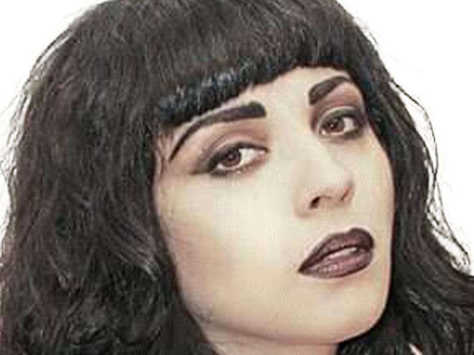 mon laferte norma chanteuse auteure compositrice latine mexicaine chilienne trentaine trentenaire brune femme