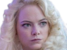 annie-landsberg-maniac-serie-emma-emily-jean-stone-actrice-productrice-americaine-blonde-femme-chewing-gum